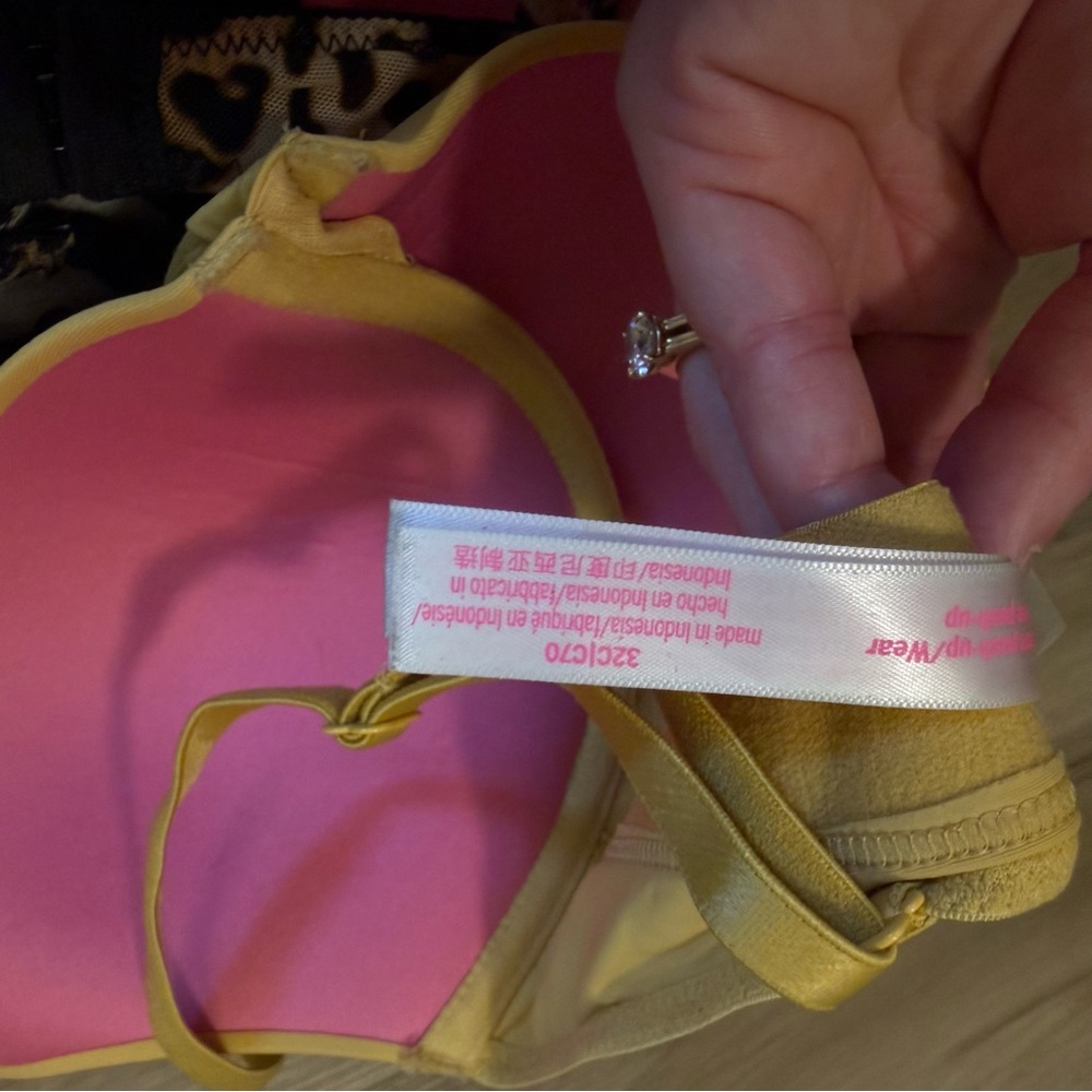 PINK VICTORIA SECRET WOMENS Bra Trio - Assorted Colors - Picture 2 of 3